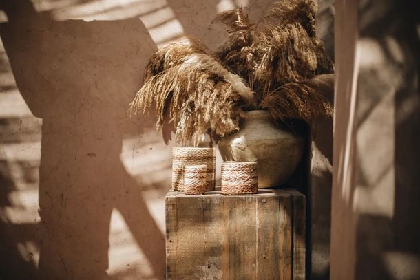 Mayssa 🤍Bougie en Raphia tissée à la main par une coopérative de femmes dans la région d'Essaouira 👐 New fragrance Basilic 🌿📷 @azamira @villajunah#bougiemarrakech #raphia #bougiefaitmain #bougieparfumée #parfumdegrasses #senteurdumaroc #Bougie #faitaumaroc #faitmain #handcrafted #handmadewithlove #handmade #candle #decorideas #instahome #inspiration #decodesign #decointerieur #decohome #homedeco #interior #madeinmarrakesh