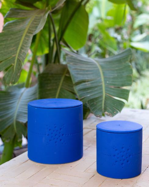 IZZA🔹On ne vous présente plus la couleur bleue Majorelle qui s’est invitée dans notre nouvelle collection!No need to introduce you to the iconic Majorelle blue color which is currently featured in our new collection!#candle #candles #handmade #homedecor #candlelover #candlemaking #scentedcandles #decor #instagood #fragrance #decoration #photooftheday #art #bougie #candlemaker #happy #interior #madeinmarrakesh #inspiration #handcrafted #instahome #decorideas #bougieparfumee #bougiemarrakech #faitmain #artisanatmarocain #senteurdumaroc #parfumdegrasse #morocco